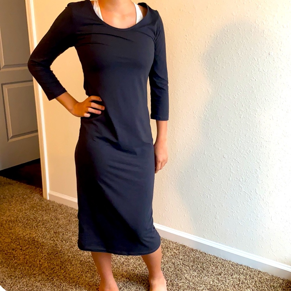 Dresses - Picture 3 of 4